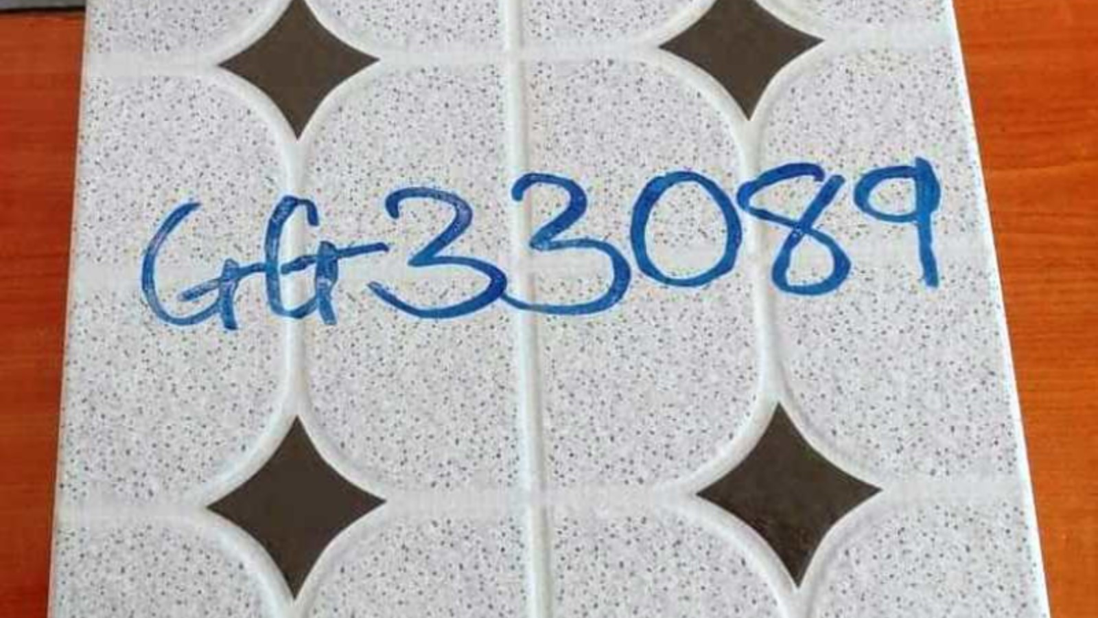 GG33089 Bathroom Floor Tile