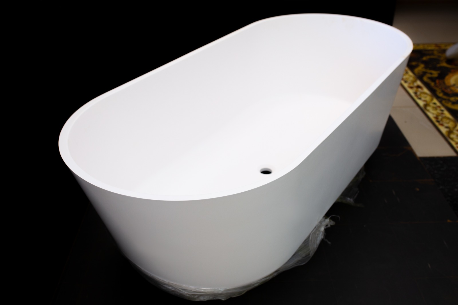 Latest Building Materials on Zzimba Online - Free Standing Bathtub